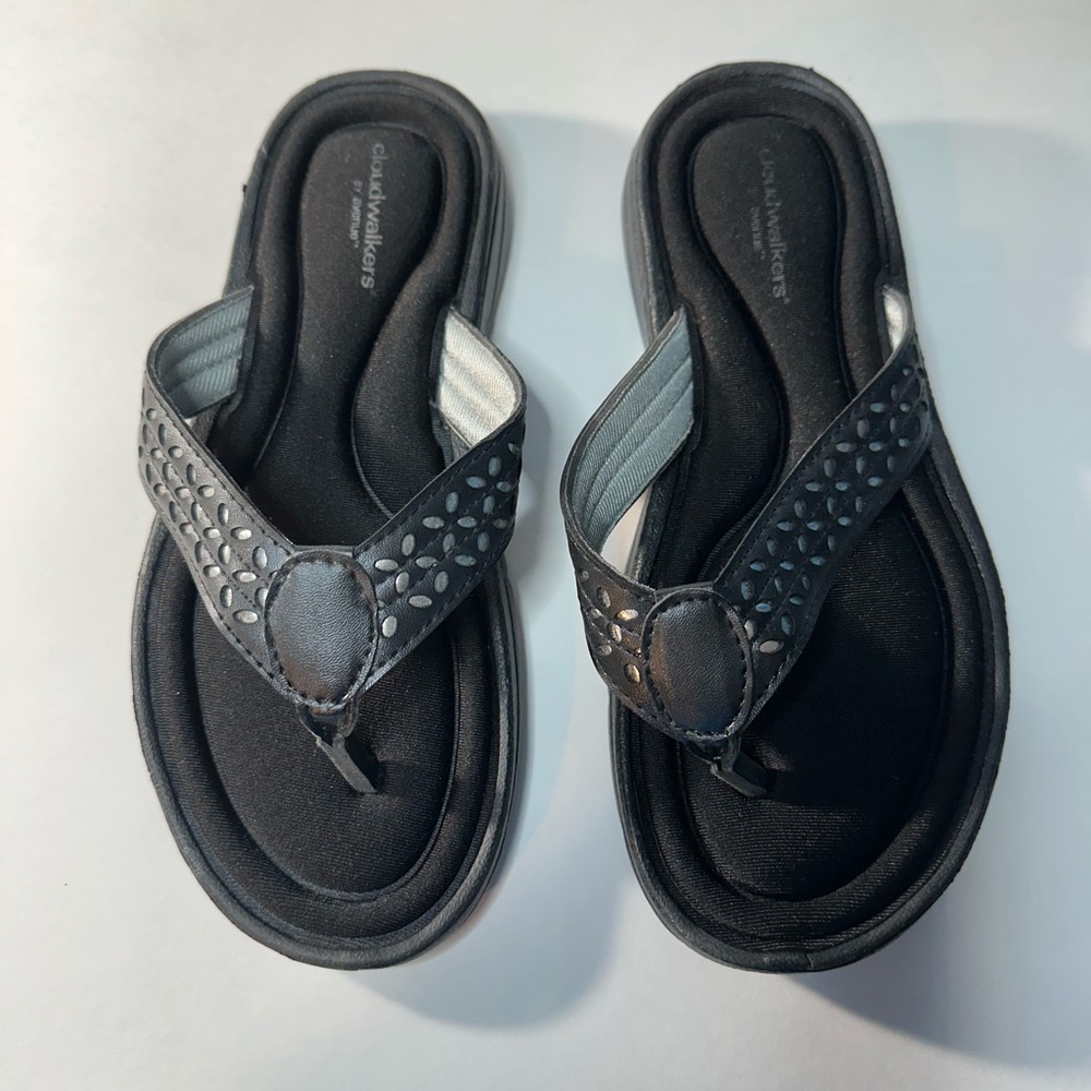 Cloudwalkers by Avenue Womens Black Laser Cut Cushioned Flip Flop Sandals